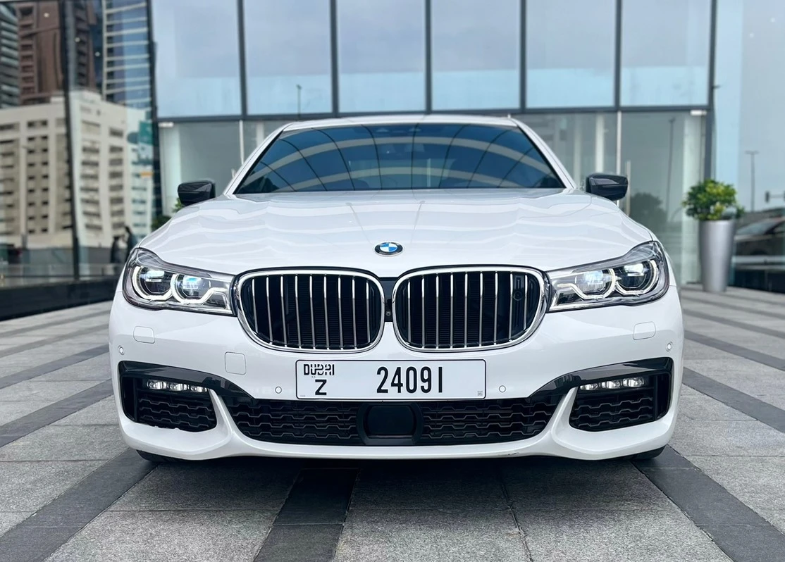 Learn how to get pre-approved for a car loan in UAE with this expert guide covering credit scores, documents, lenders, and approval tips.